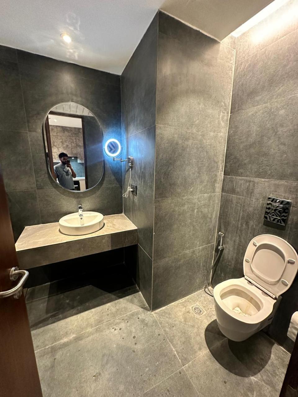 Aparthotel Urban Abodes à Ghaziabad Extérieur photo