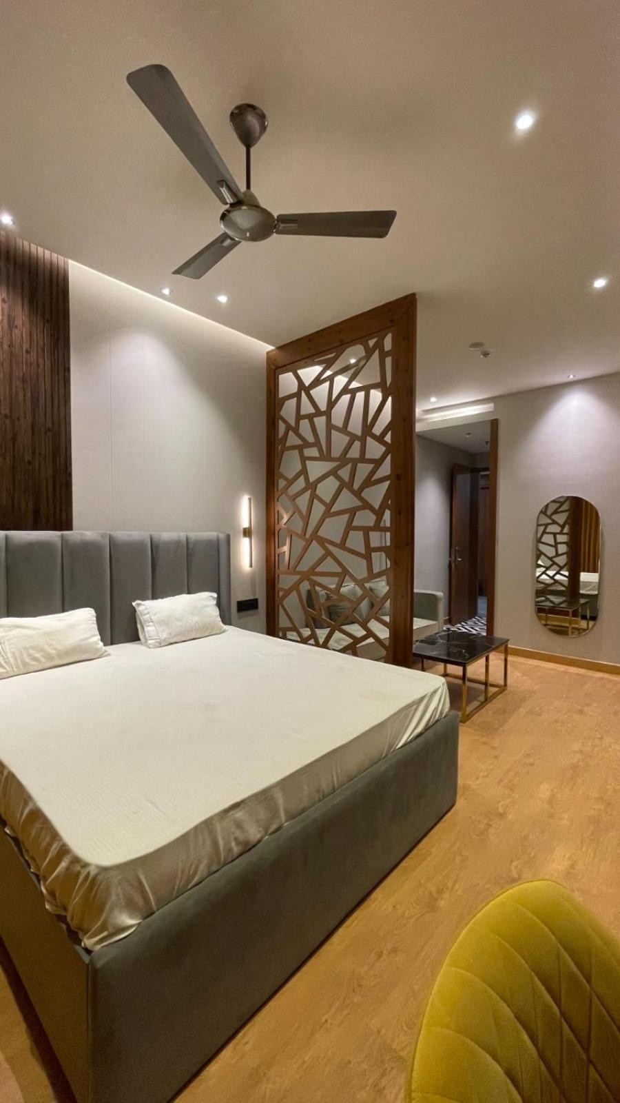 Aparthotel Urban Abodes à Ghaziabad Extérieur photo